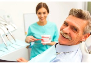 Протезирование зубов для пенсионеров